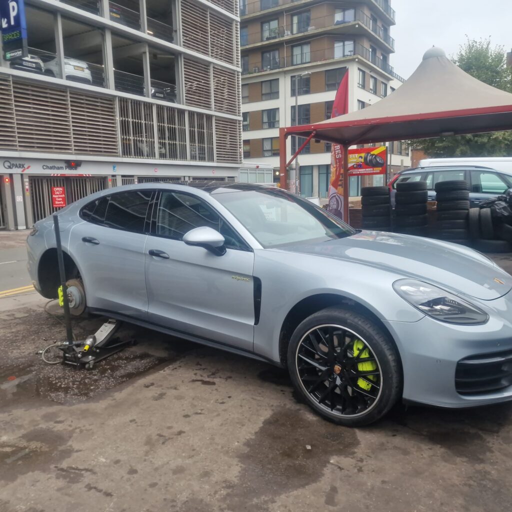 Mobile tyre fitting reading